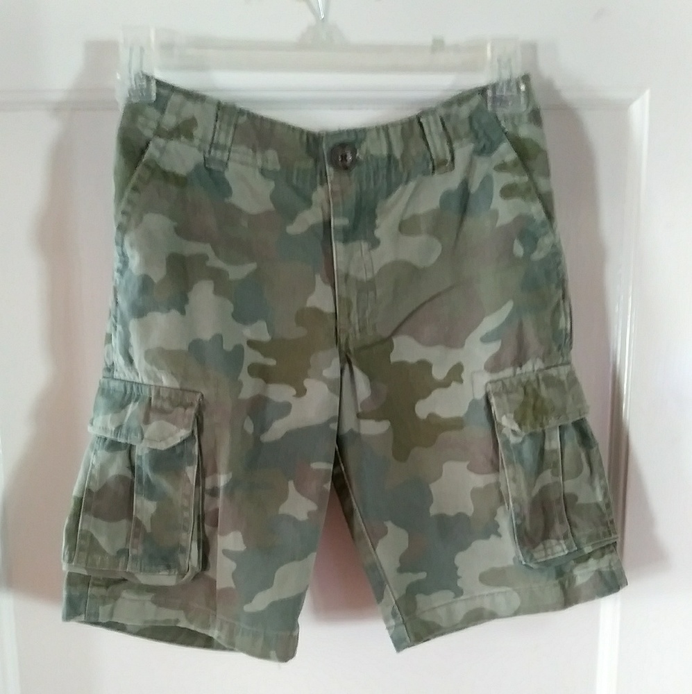 Cat & Jack boys camo cargo shorts size 8 like new